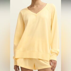 Z Supply Pale Yellow Weekender V-Neck Soft Lightweight Sweatshirt- Size M